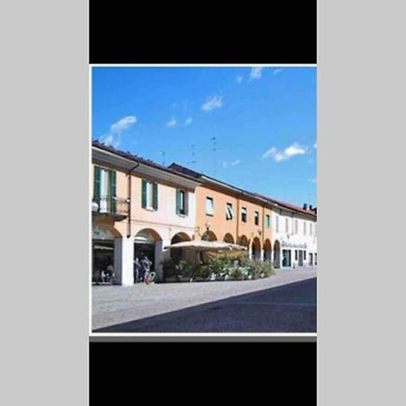 Green Appartamenti I Portici Nel Centro Storico Melzo Exteriör bild